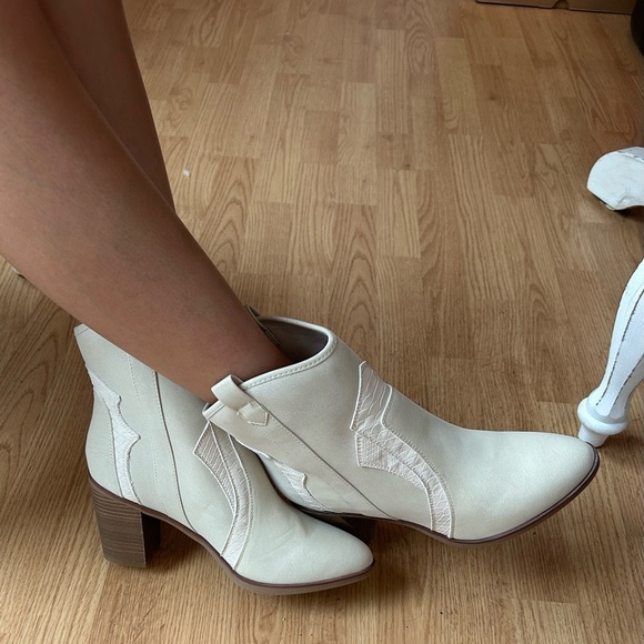 Altar'd State Shoes - 672- Altar'D State Simone Cowboy Bootie Size 6 NWT